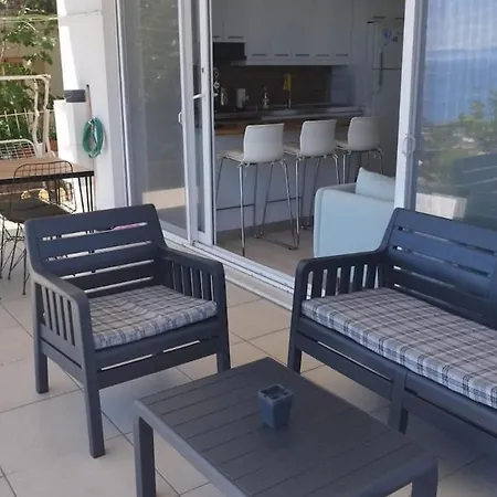 فيلة Pitanehouse